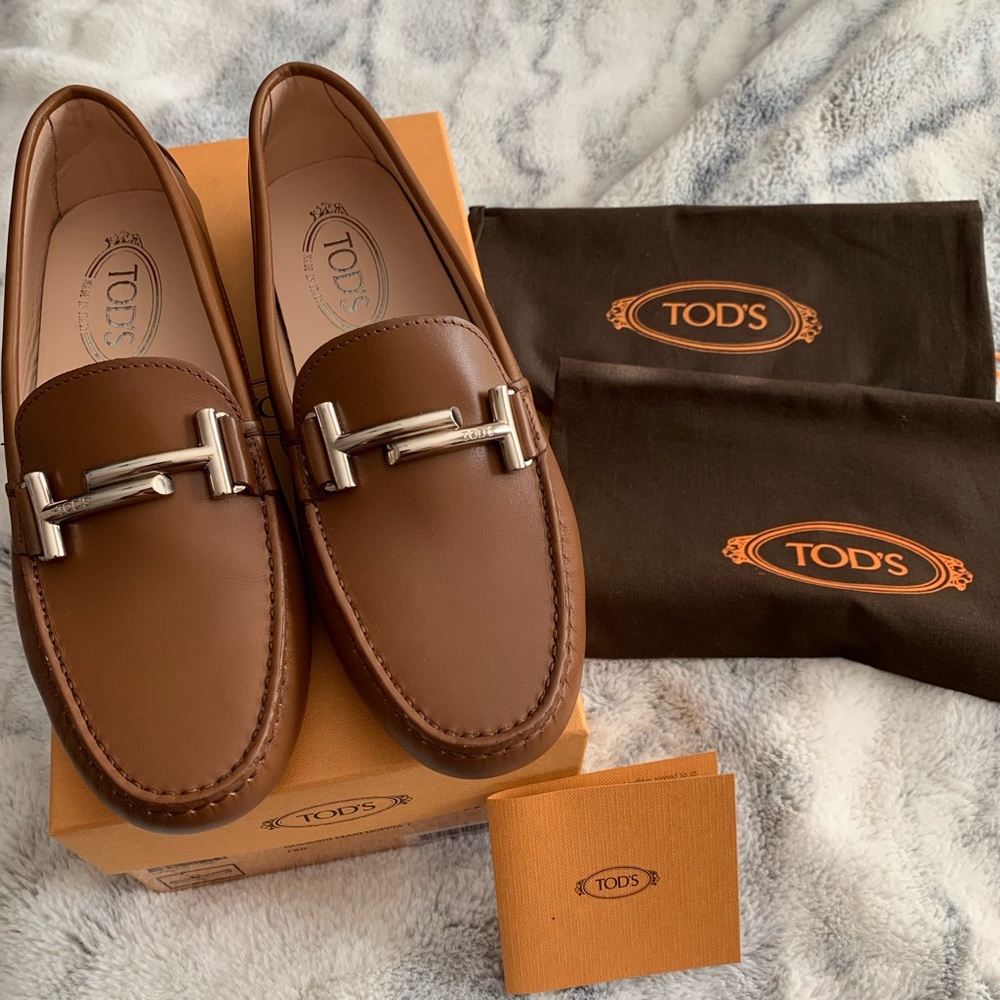 BRAND NEW Leather Tod’s loafers.